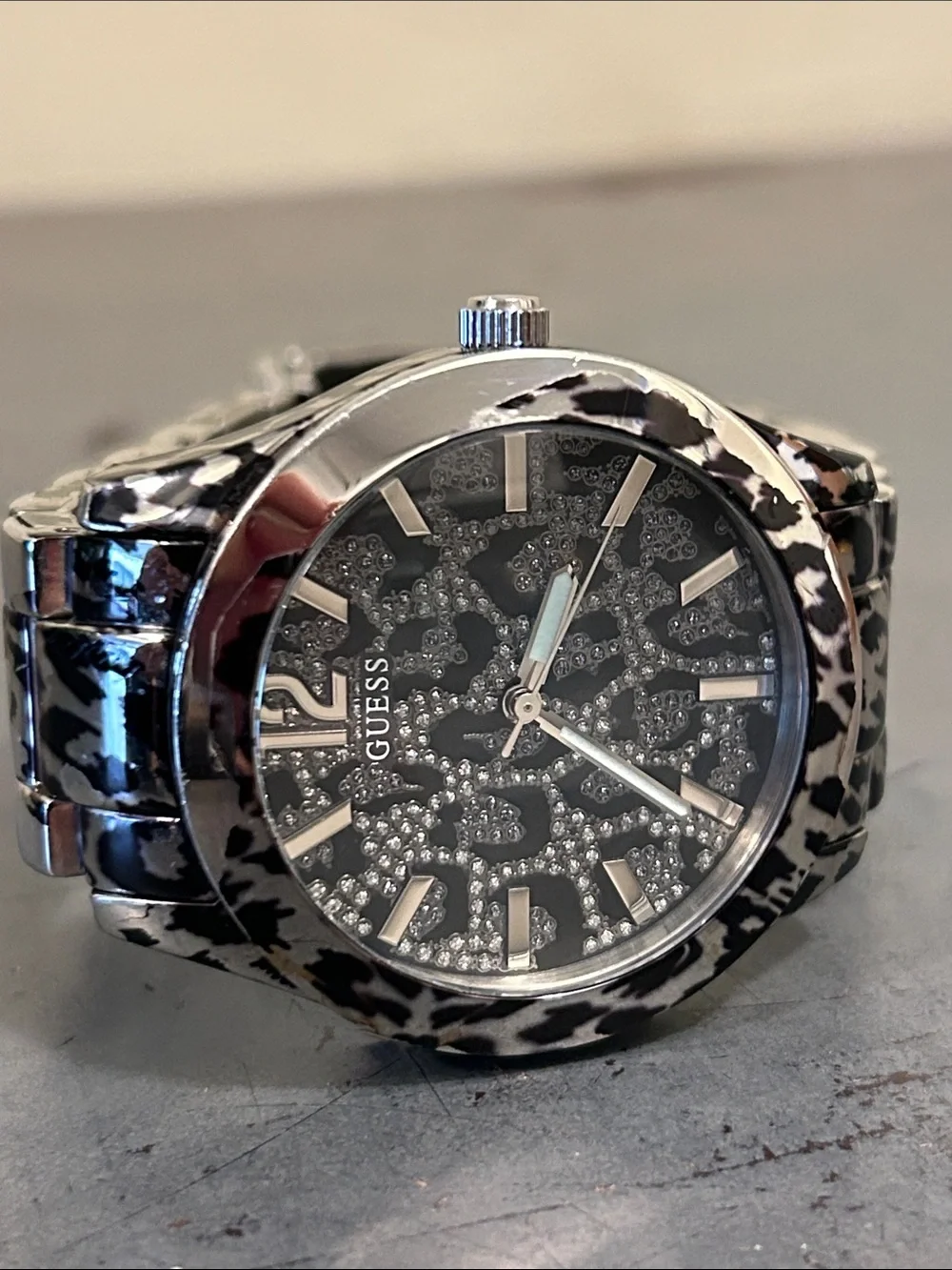 Guess Women's Silver Glitter Dial Bracelet Watch